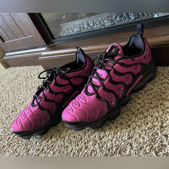 NIKE AIR VAPORMAX PLUS ACTIVE FUSHIA/BLACK - Picture 9 of 10